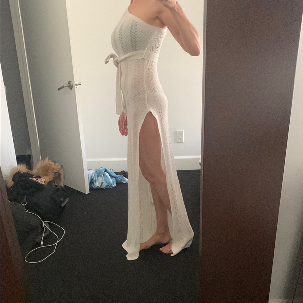 Elegant White One-Shoulder Dress - Picture 2 of 13